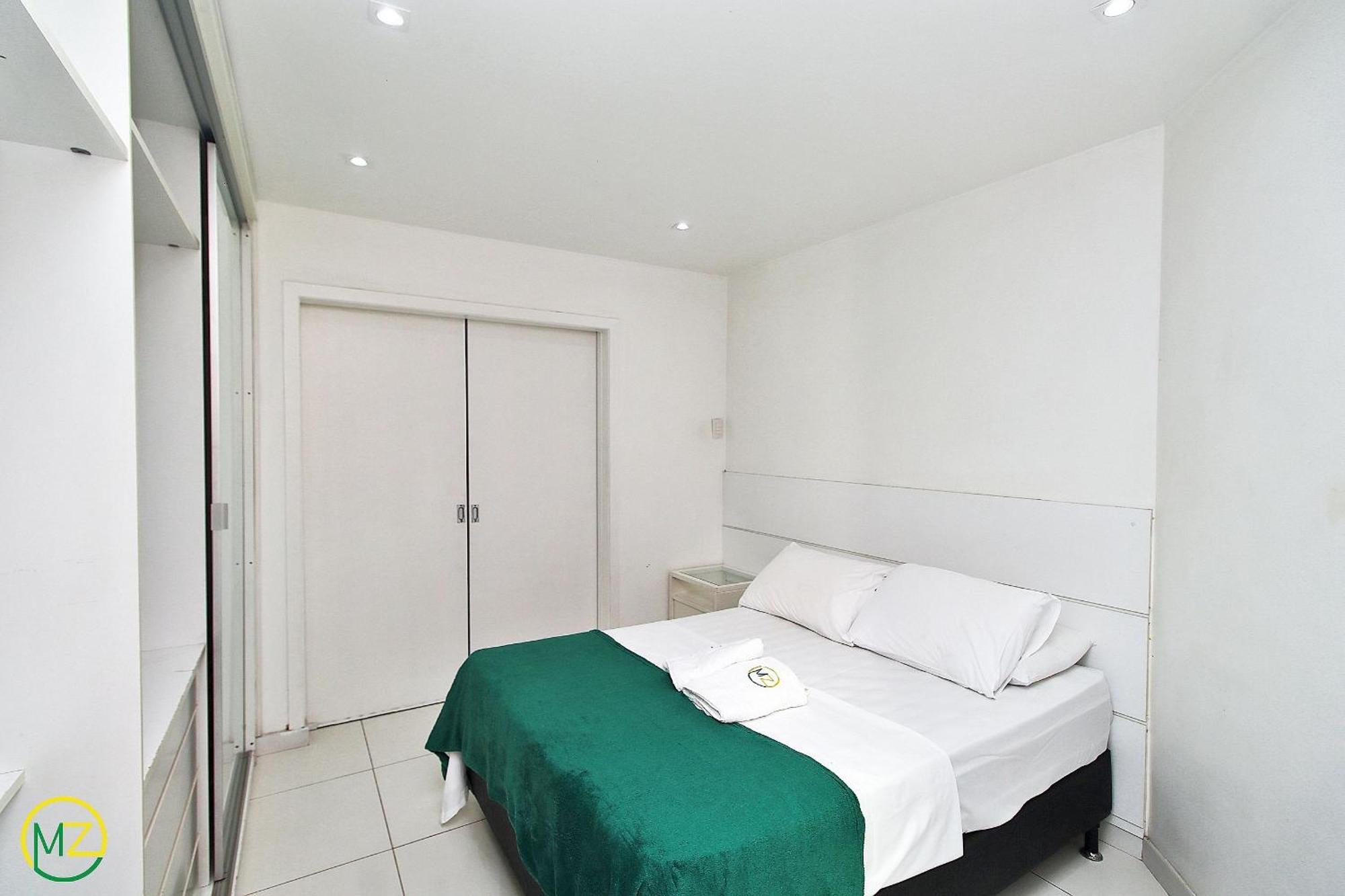 Apartamento Com Vista Lateral O Mar Em Copacabana Rio de Janeiro